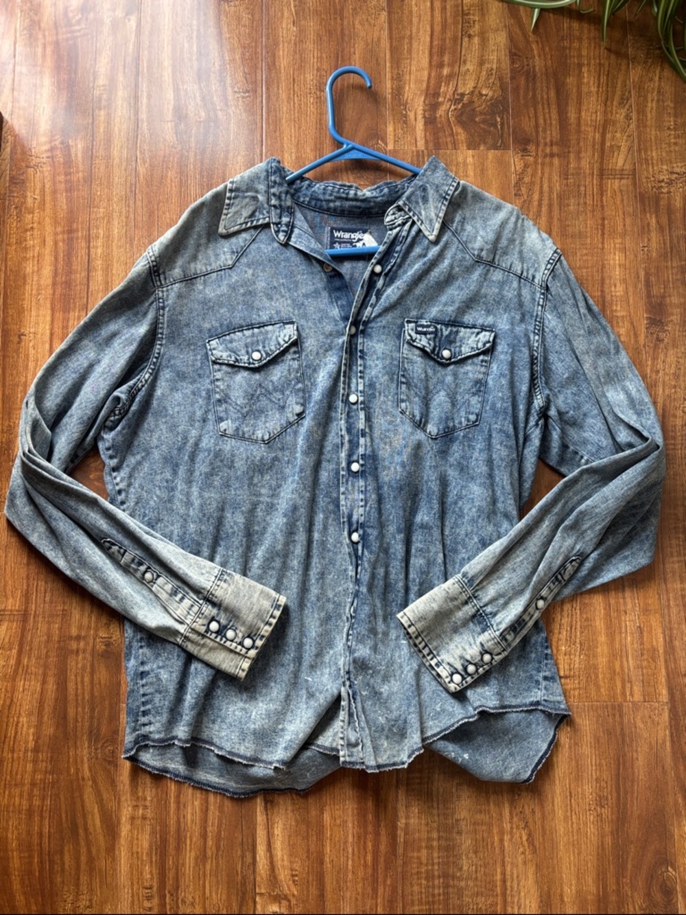 Vintage Wrangler Men's Light Wash Denim Button-Up Shirt